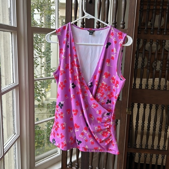 Wrap Top Purple Red Black Floral Design Sleeveless Top Medium Travelers Top - Picture 2 of 6